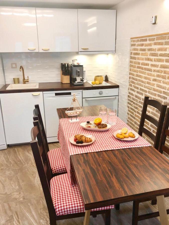 Istrian Stone House In The Heart Of The Beautiful Fishing Village Fazana - Only Few Steps From The Sea And The Wonderful Beach - Incl Plasma-Quad-Plus-Filter Against C O V I D Екстериор снимка