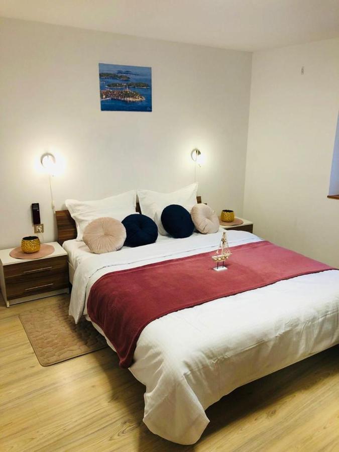 Istrian Stone House In The Heart Of The Beautiful Fishing Village Fazana - Only Few Steps From The Sea And The Wonderful Beach - Incl Plasma-Quad-Plus-Filter Against C O V I D Екстериор снимка